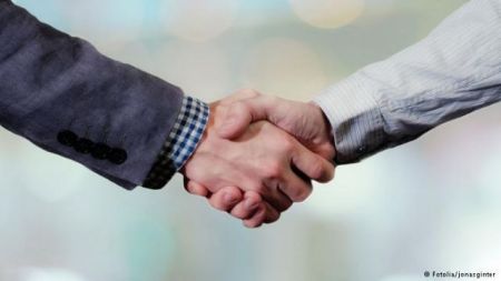 Deutsche Welle: Αναζητείται συμβιβασμός στο έκτακτο Eurogroup