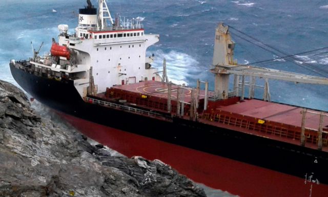 Ρυμουλκό για ακυβέρνητο φορτηγό πλοίο στον Κορινθιακό κόλπο