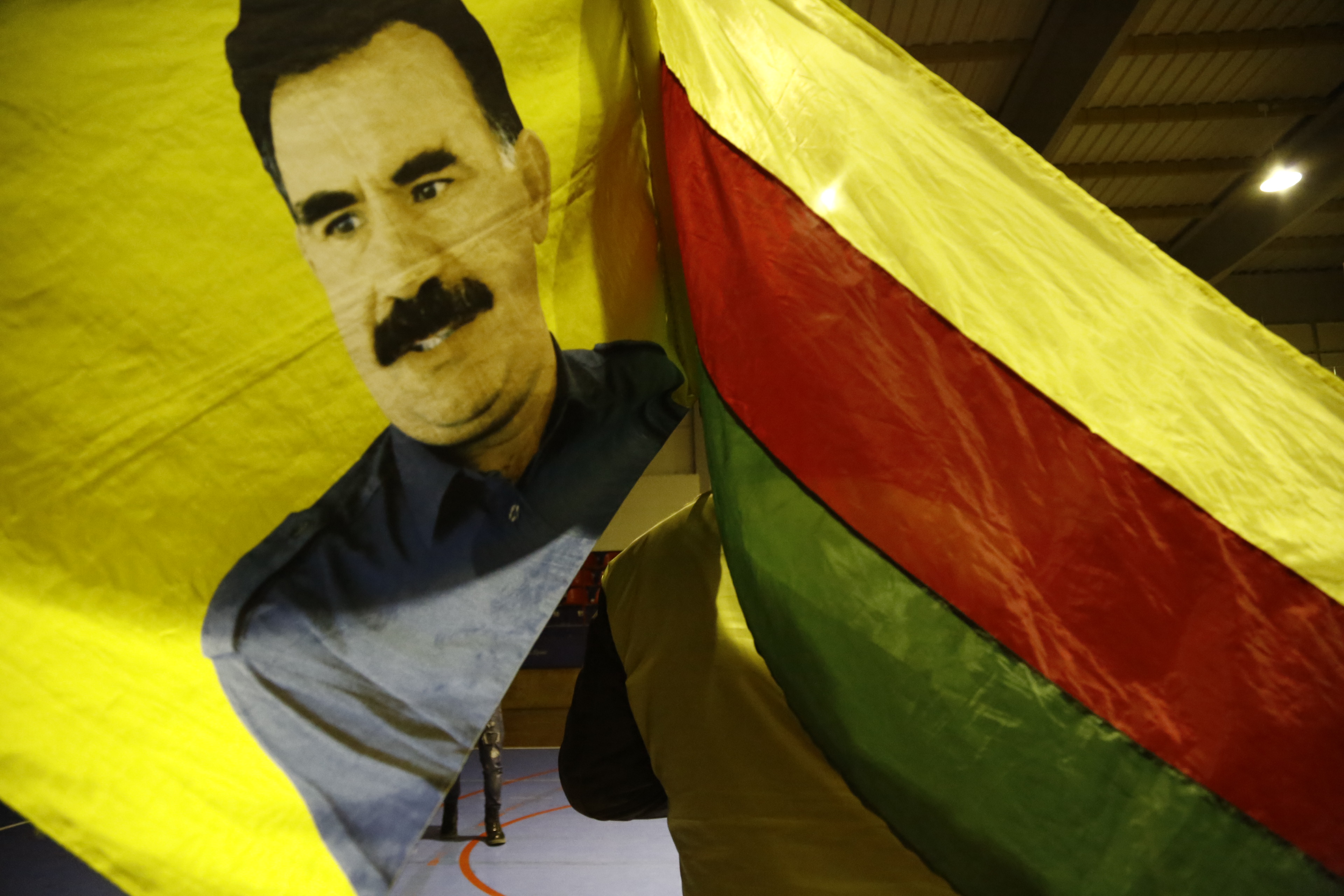 Ιστορική έκκληση Οτζαλάν προς κούρδους αυτονομιστές: «Εγκαταλείψτε τα όπλα»