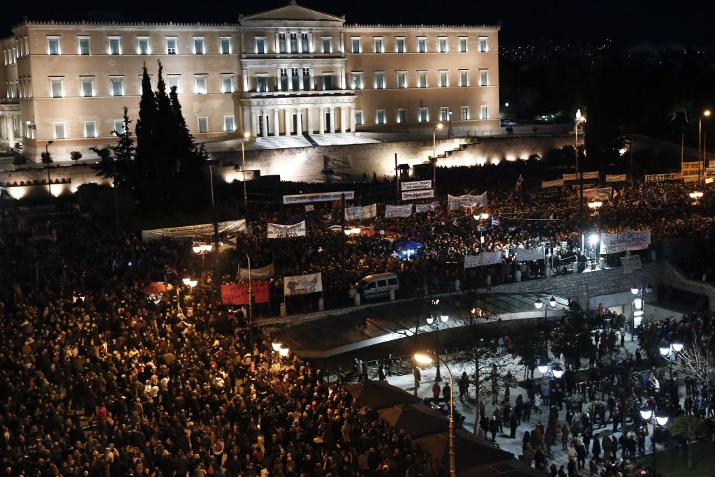 Δεκάδες χιλιάδες κόσμου στο Σύνταγμα διαδήλωσαν κατά της λιτότητας ζητώντας «ανάσα αξιοπρέπειας»