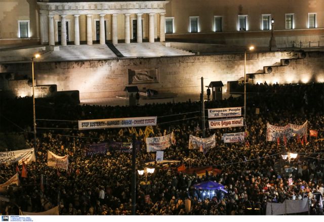 Το «όπλο» της πλατείας και η ανησυχία της Ευρώπης
