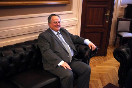 Στο Παρίσι ο Νίκος Κοτζιάς – Συνάντηση με τον γάλλο ΥΠΕΞ