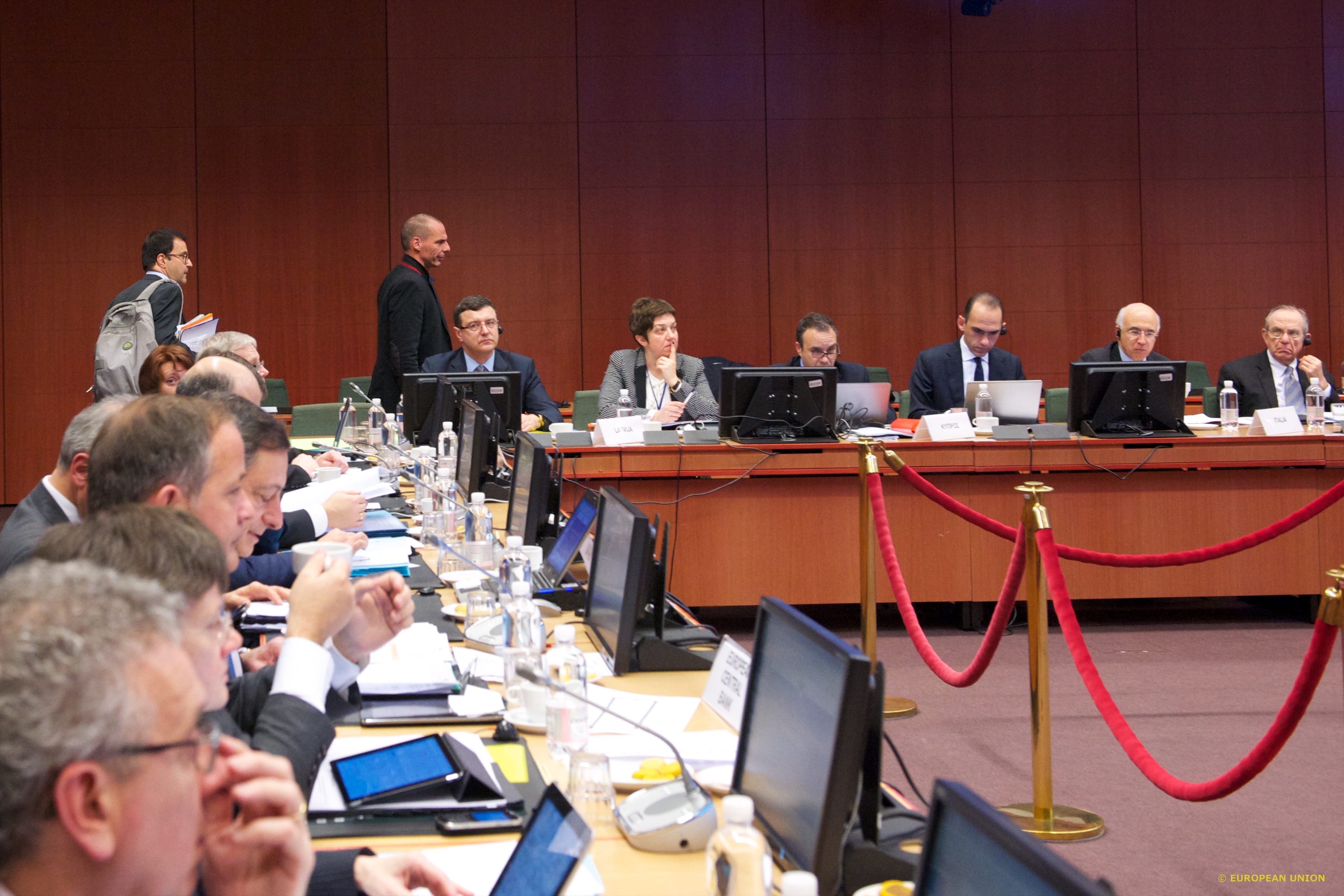 Τελεσίγραφο Eurogroup: «Ζητήστε παράταση μέχρι την Παρασκευή»