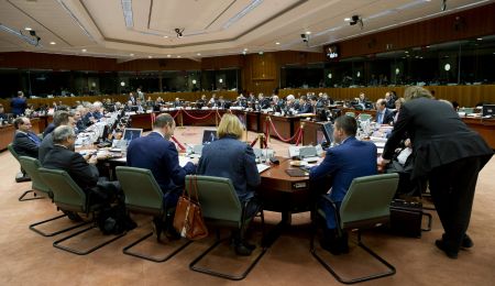 Ecofin: Ζητά από τη Γαλλία μείωση ελλείμματος έως το 2017