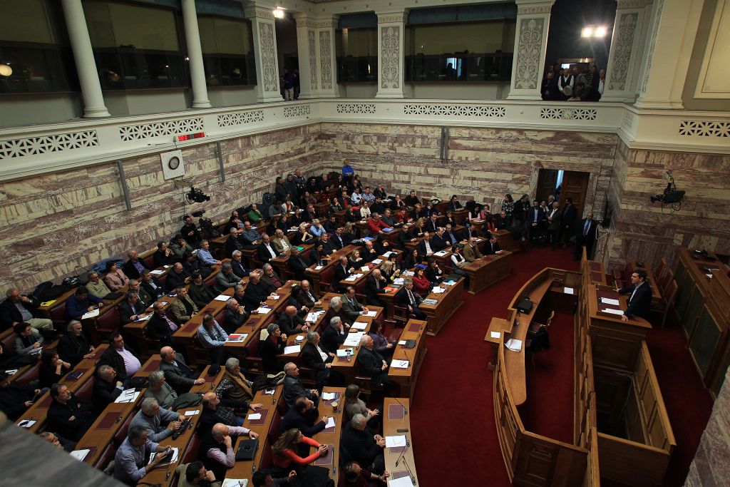 Αντίθετοι στην επιλογή Παυλόπουλου τέσσερις βουλευτές του ΣΥΡΙΖΑ