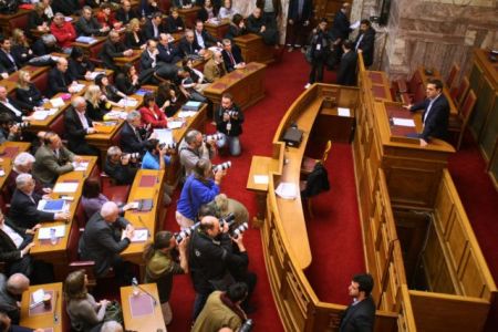 Πρώτο κύμα αμφισβήτησης από βουλευτές