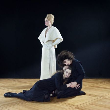 Ο Ζενέ σηκώνει το γάντι της υπηρέτριας