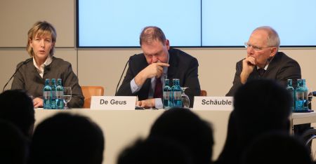 Σόιμπλε: Στενά τα περιθώρια, αλλά… θα τα καταφέρουμε