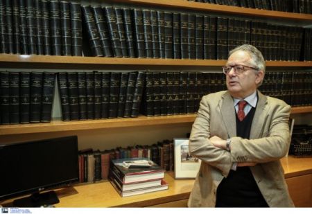 Νίκος Αλιβιζάτος: «Σε περιόδους κρίσης ο πολιτικός δεν κυβερνά με την αγιαστούρα»