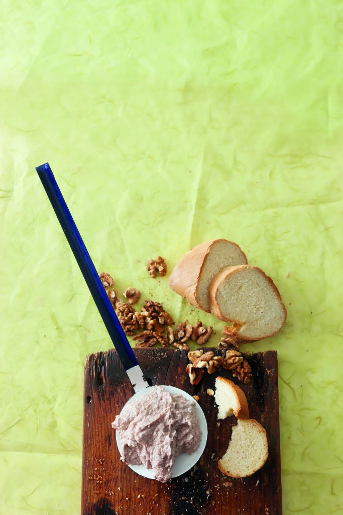 Μετά βαΐων και σκόρδων