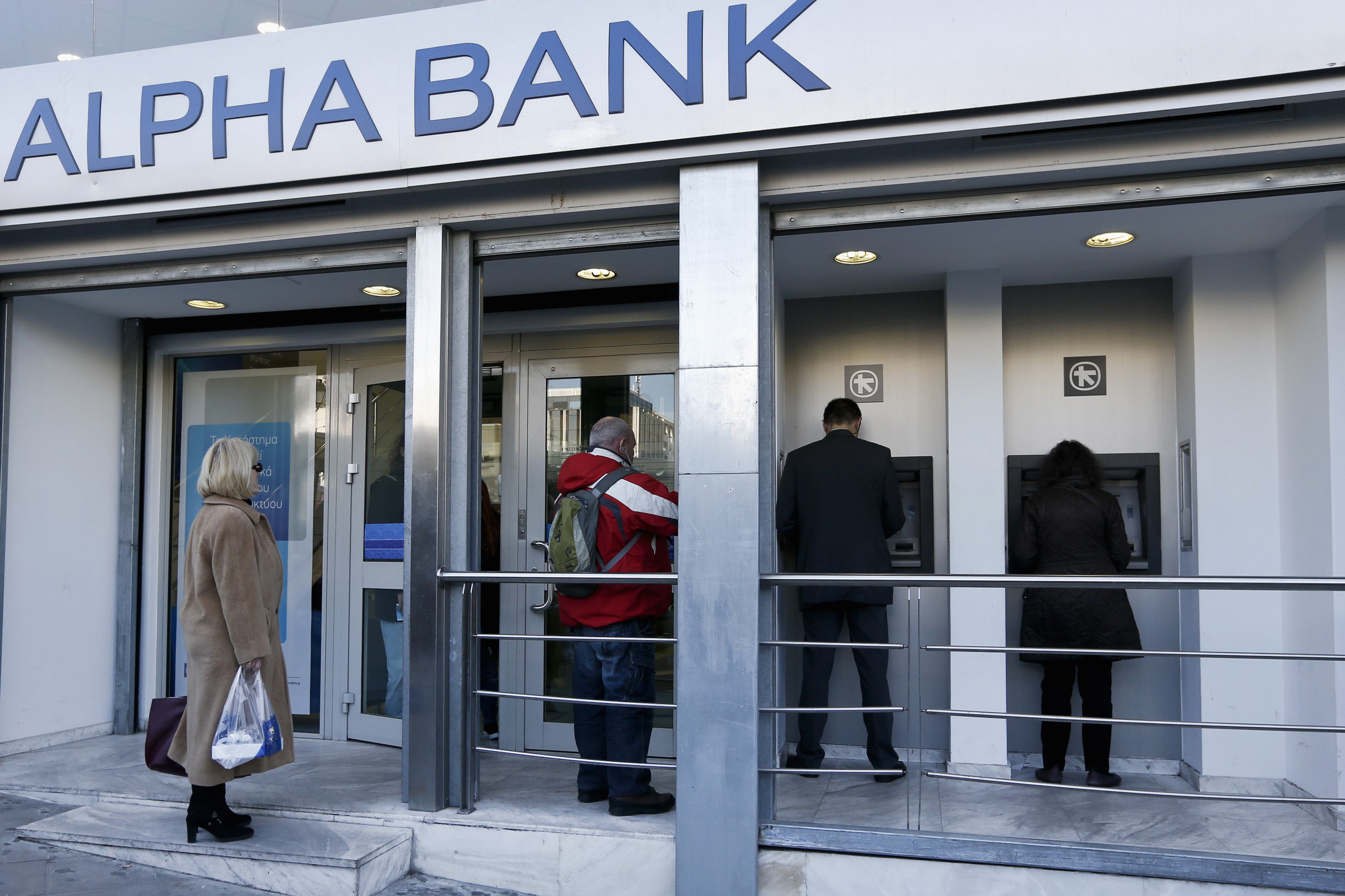 Alpha Bank: Προσωρινή η εκροή καταθέσεων λόγω αβεβαιότητας