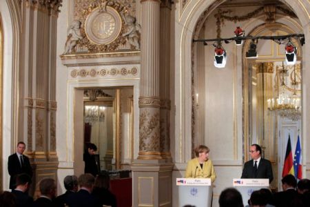 Από τα «μπράβο» η Μαρία Δεναξά δεν άκουσε την απάντηση Ολάντ