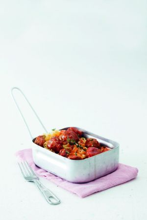 Κεφτεδάκια με σάλτσα και ταλιατέλες