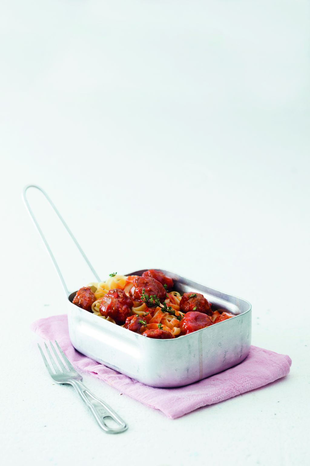 Κεφτεδάκια με σάλτσα και ταλιατέλες