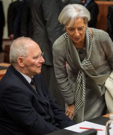 Πιέσεις από παντού για μεγάλη στροφή