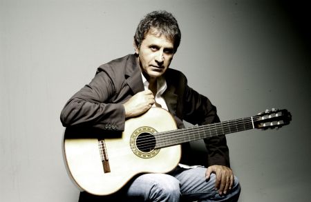 Ο Γιώργος Νταλάρας στα «Φώτα της πόλης»