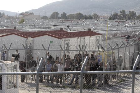 Πυρά Αντιπολίτευσης για κυβερνητικούς χειρισμούς στο μεταναστευτικό