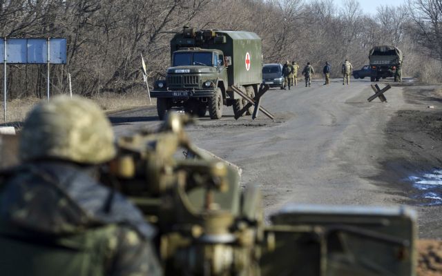 Ουκρανία: Ελπίδα για κατάπαυση του πυρός η απομάκρυνση βαρέων όπλων