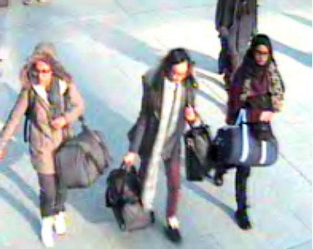 Κωνσταντινούπολη: Κάμερες ασφαλείας κατέγραψαν τις τρεις βρετανίδες μαθήτριες πριν αναχωρήσουν για Συρία