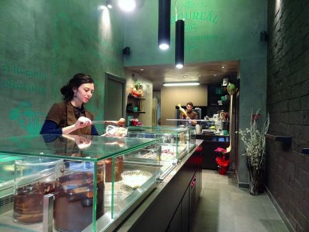 Εδώ Θεσσαλονίκη: Σουρεαλιστικό προφιτερόλ