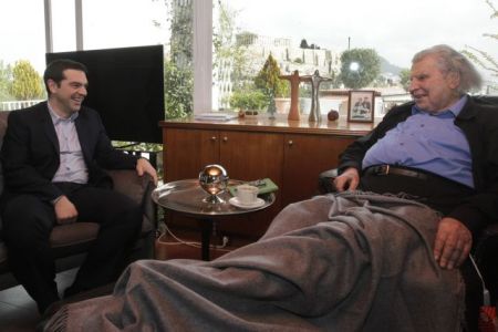 Μ.Θεοδωράκης: Ο Τσίπρας αρχιερέας της νεοφιλελεύθερης δεξιάς πολιτικής