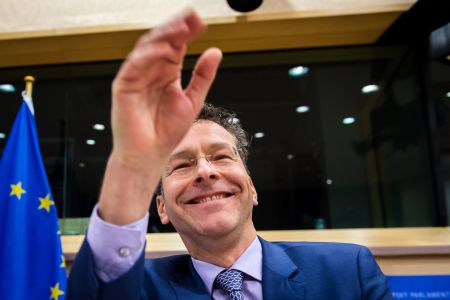 Ντάισελμπλουμ: Χρηματοδότηση μόνο μετά από συνολική συμφωνία