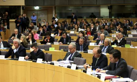 Λούνατσεκ: «Μια έξοδος της Ελλάδας από το ευρώ η πλέον ακριβή εκδοχή»