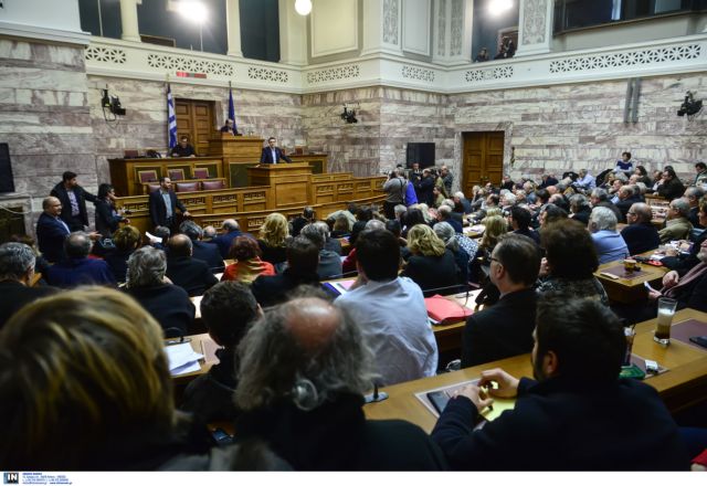 Tsipras discusses government achievements at SYRIZA PG session