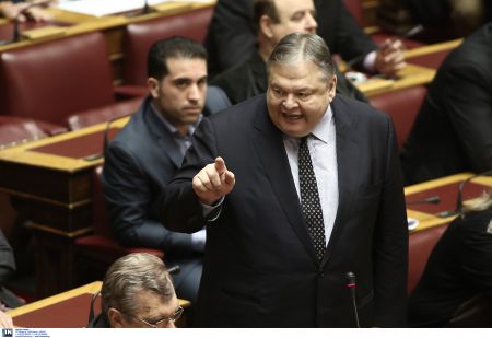 ΠαΣοΚ: Ωμή παραβίαση Συντάγματος η μη κύρωση της παράτασης από τη Βουλή