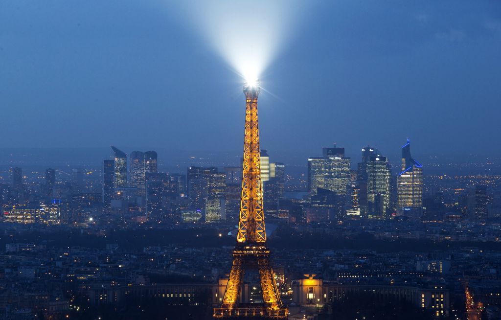 Παρίσι: Αναφορές για νέες νυχτερινές πτήσεις drone