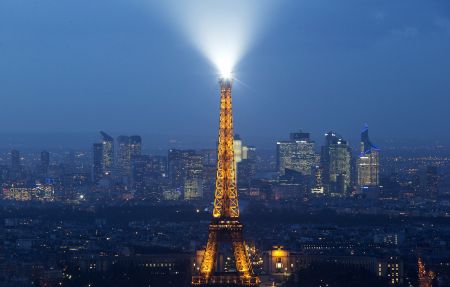 Παρίσι: Αναφορές για νέες νυχτερινές πτήσεις drone