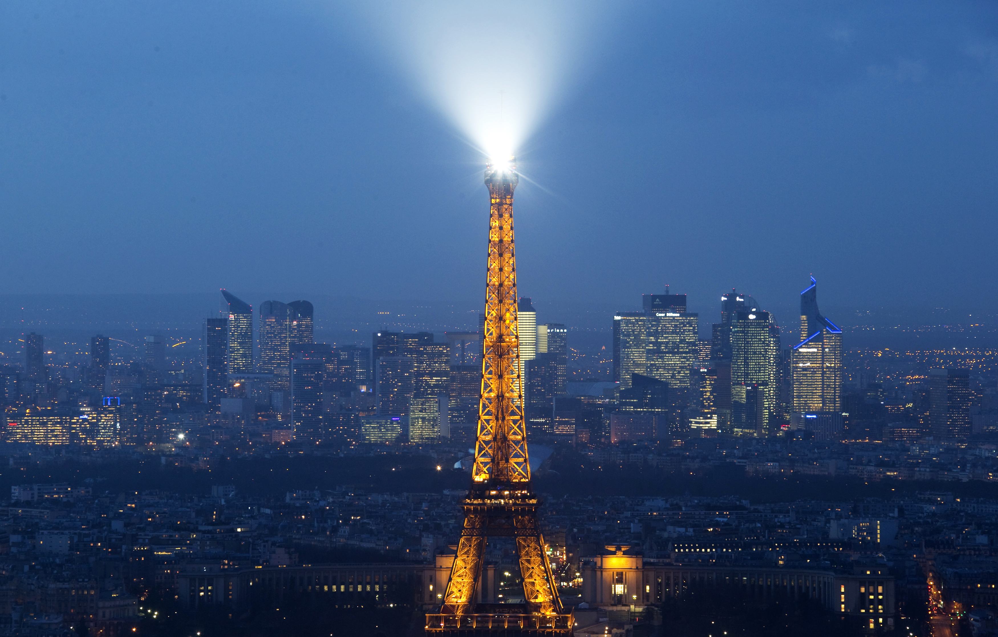 Παρίσι: Αναφορές για νέες νυχτερινές πτήσεις drone