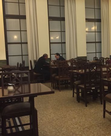 Συνάντηση Βαρουφάκη – Λαφαζάνη στο καφενείο της Βουλής