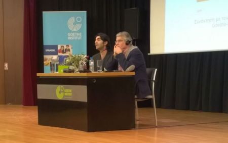 Φατίχ Ακίν: Η Δημοκρατία δεν έρχεται με το ταχυδρομείο