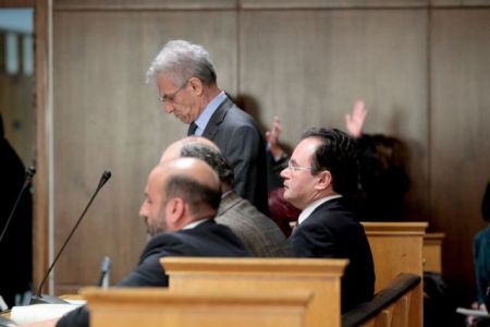 Λίστα Λαγκάρντ: Διαξιφισμοί για τα εισοδήματα των εξαδέλφων Παπακωνσταντίνου