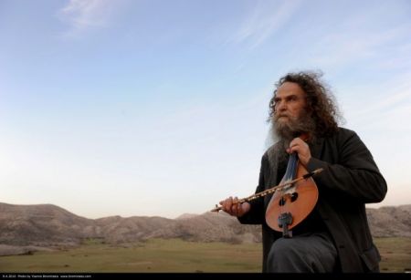 Ψαραντώνης: Με δύναμη και τη λύρα του από τα Ανώγεια στο Μετς