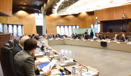 Η ανεργία θέμα της συνάντησης Χουντή – Αντωνοπούλου με τον Ντομπρόβσκις