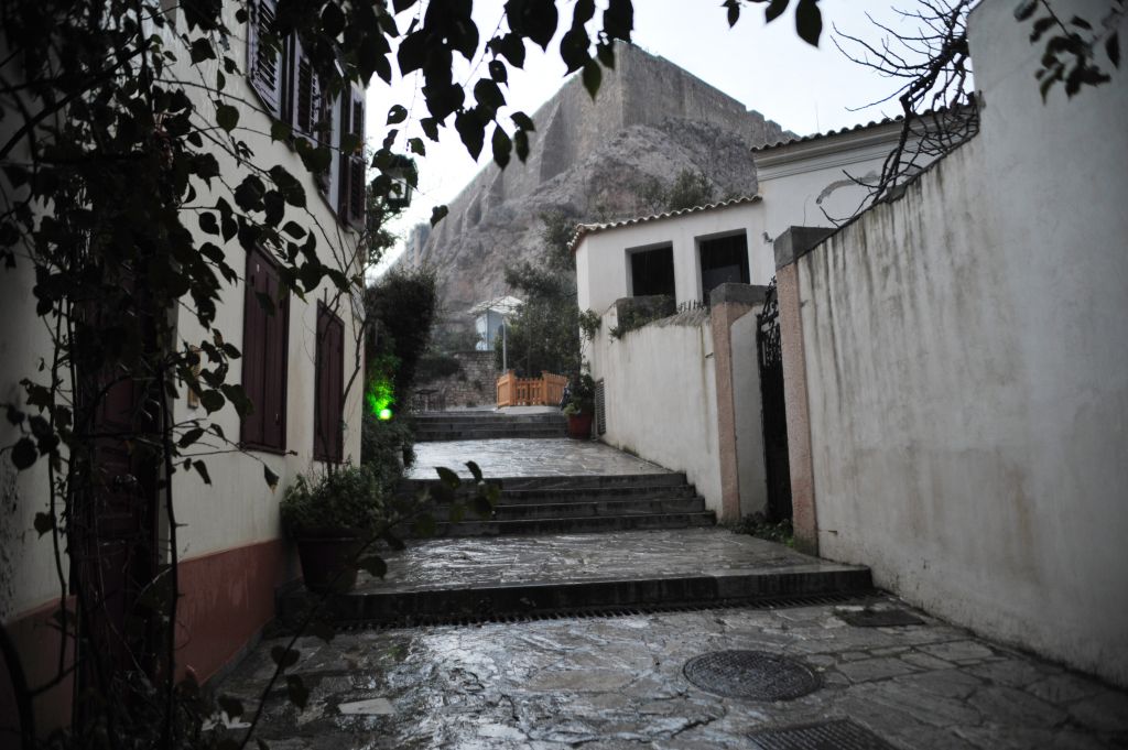 Τοπικές βροχές προβλέπονται την Κυριακή