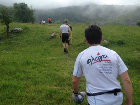 Δύο δρομείς «παίρνουν τα βουνά» για τα παιδιά με καρκίνο