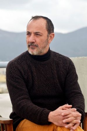 Στέλιος Μάινας: «Δεν μπορείς να ευτυχείς όταν οι γύρω σου δυστυχούν»