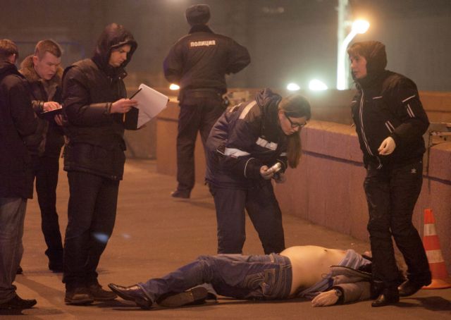 Γάζωσαν με σφαίρες τον φιλοδυτικό Νεμτσόφ έξω από το Κρεμλίνο