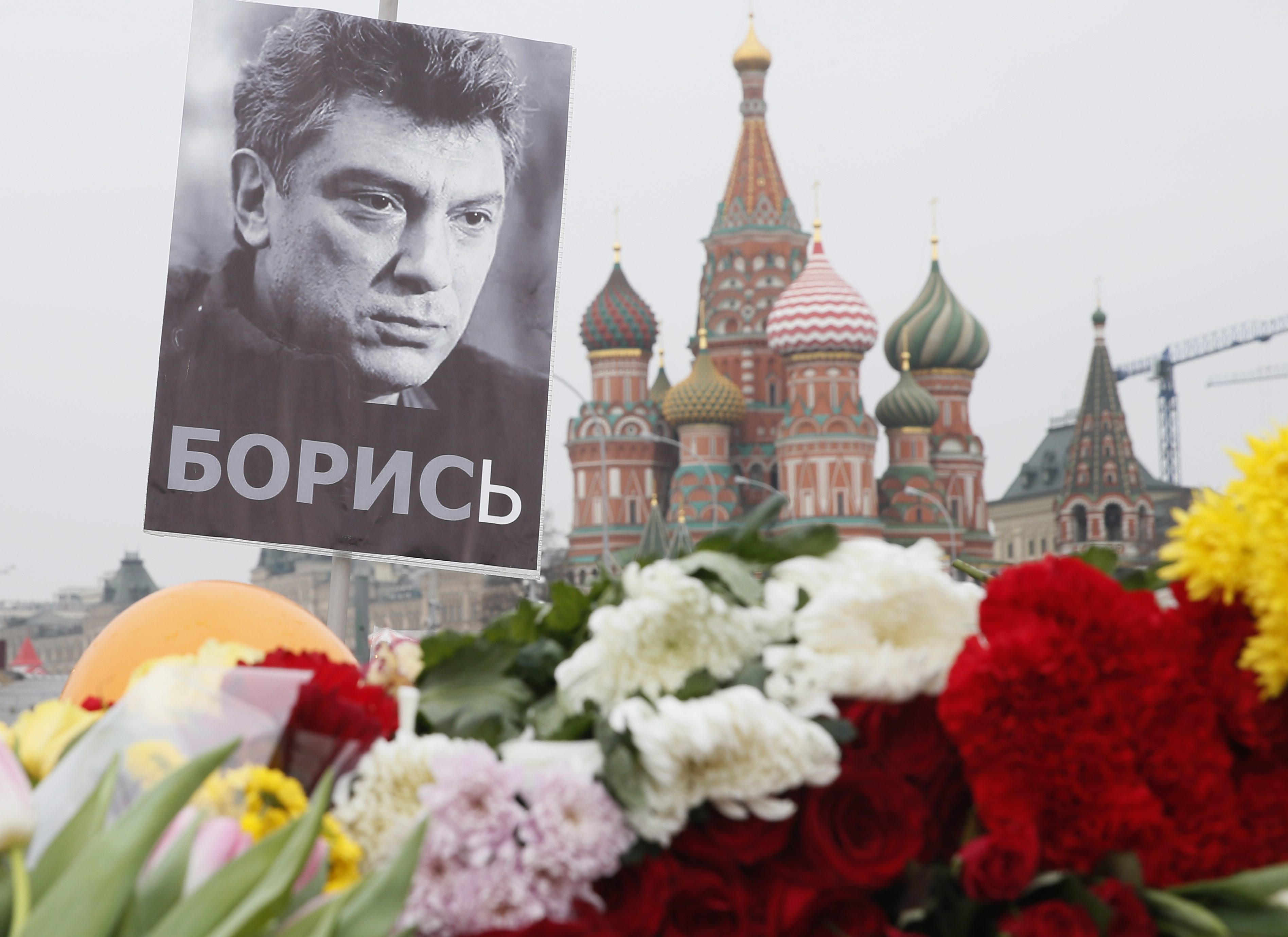«Δεν είδα τον δολοφόνο» λέει στα μέσα ενημέρωσης η σύντροφος του Νεμτσόφ
