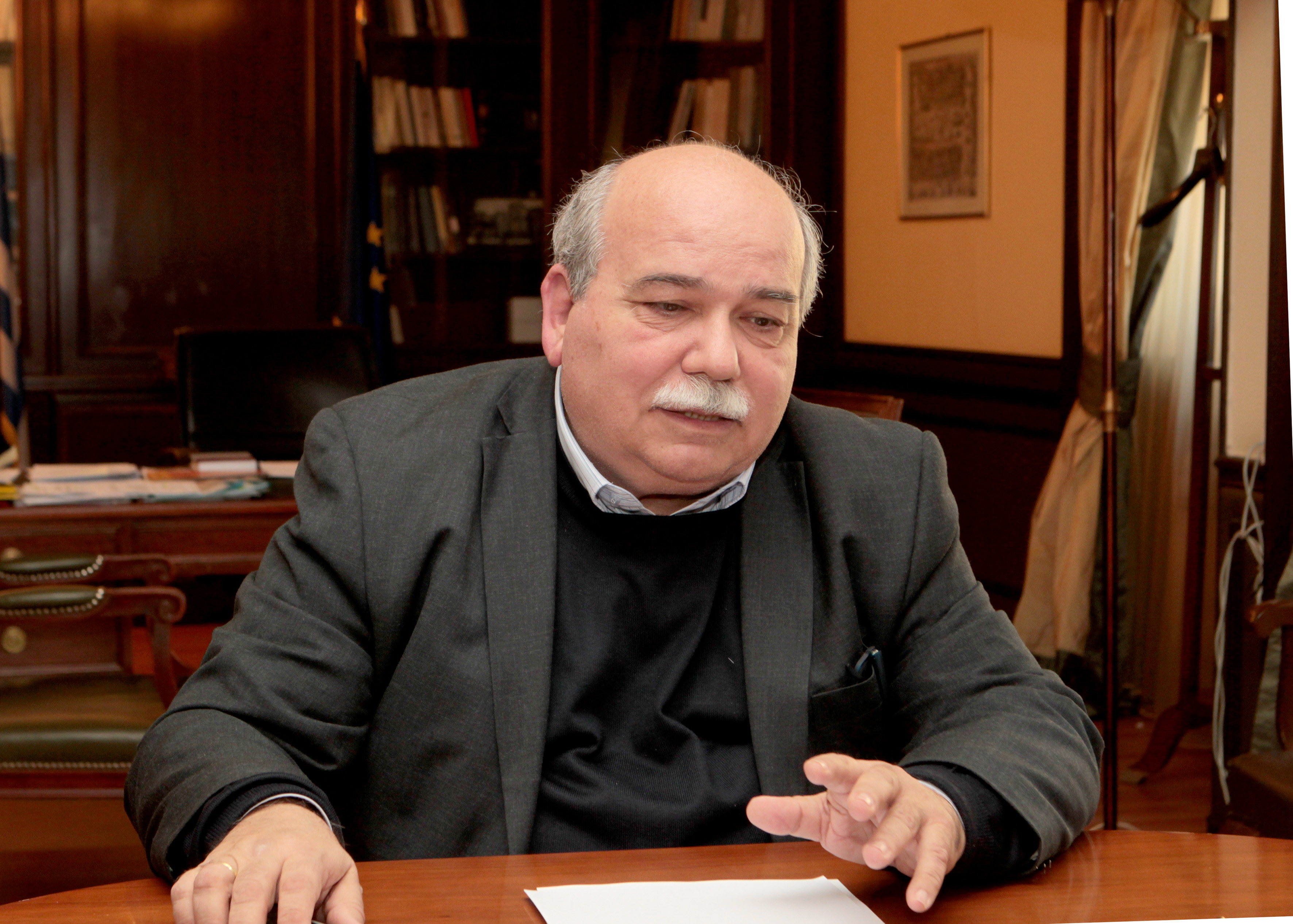 Στο μικροσκόπιο των «θεσμών» τα οικονομικά των δήμων