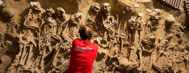 Παρίσι: Ανακάλυψαν μαζικό τάφο κάτω από σουπερμάρκετ