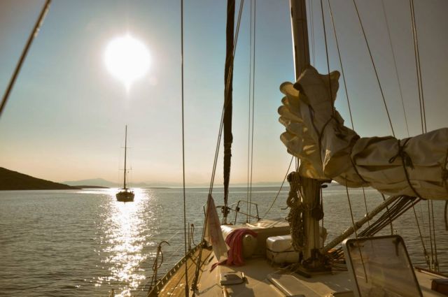 Η αβεβαιότητα κόβει τον αέρα στον θαλάσσιο τουρισμό