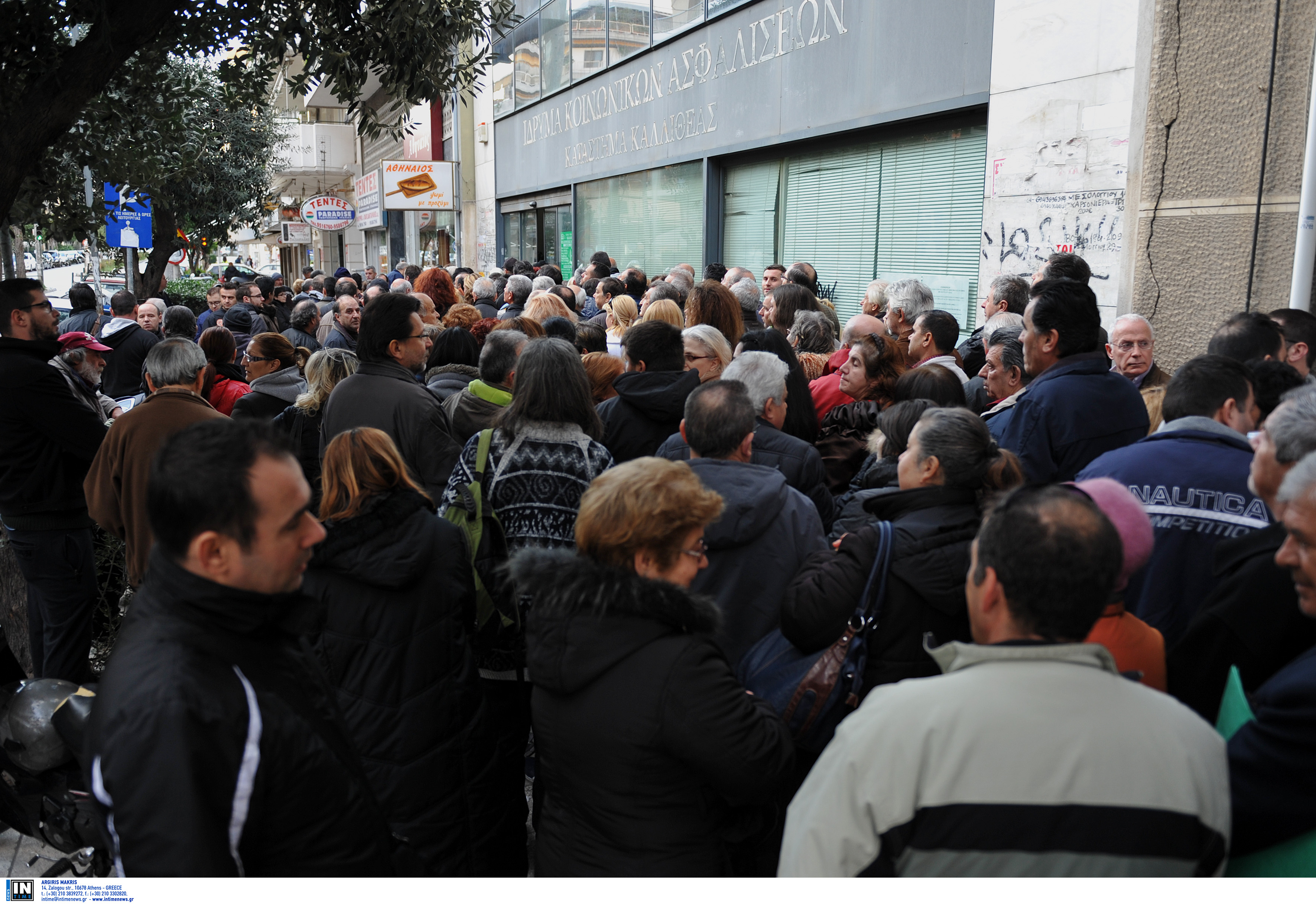Στρατούλης: Απαράδεκτες οι ουρές και η ταλαιπωρία ασφαλισμένων στο ΙΚΑ