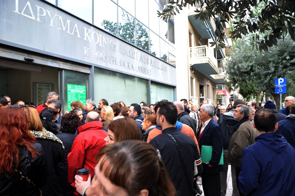 Πανικός από το κύμα κατασχέσεων σε λογαριασμούς επιχειρήσεων