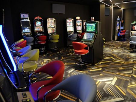 Υψηλά πρόστιμα και αυστηροί κανόνες για τους «κουλοχέρηδες»