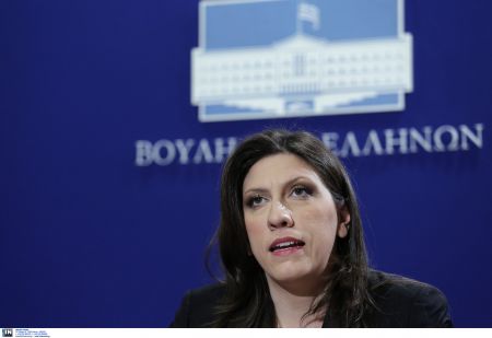 Αποστάσεις κυβέρνησης από τις δηλώσεις της Ζ.Κωνσταντοπούλου