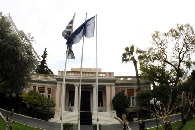 Government backs Varoufakis over “elections or referendum” statement